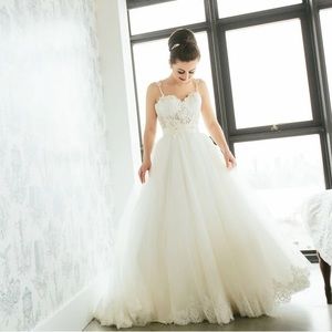 Berta wedding dress size 0